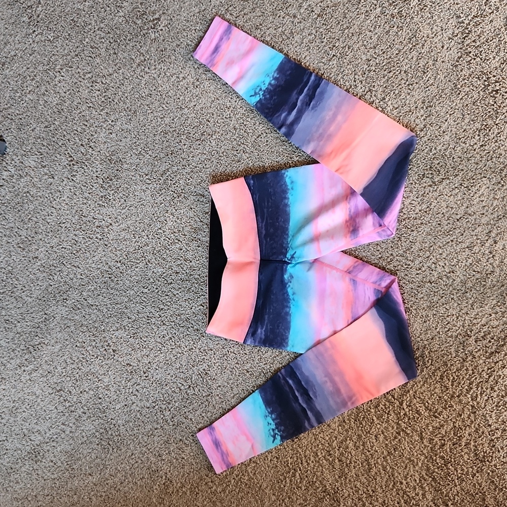 Lululemon wunder under. Beachscape. Size 6.